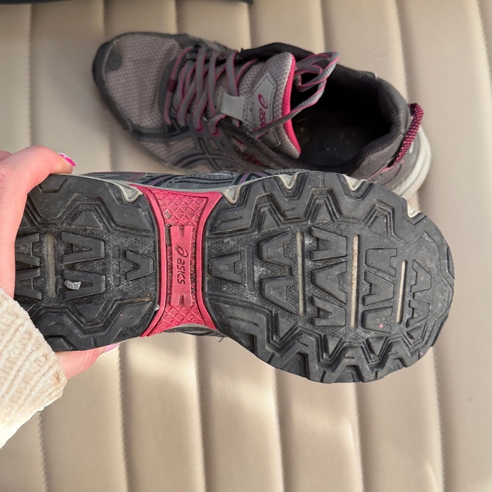 Asics Gray and Pink Athletic Sneakers 7.5 - Picture 4 of 9